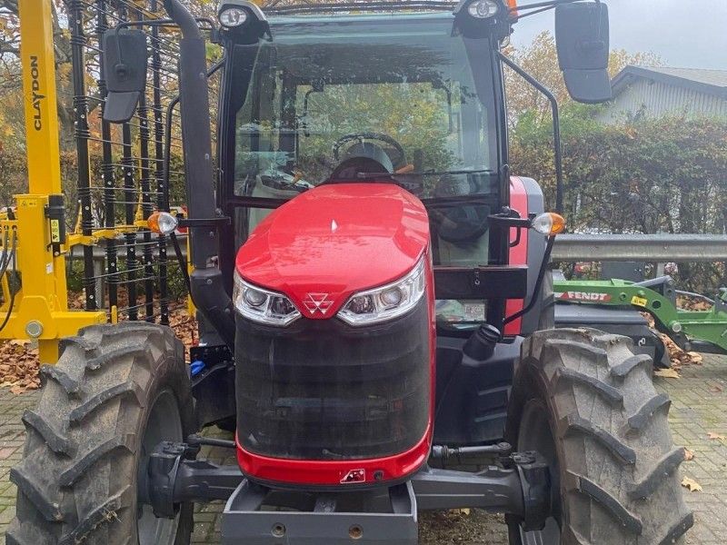 MASSEY FERGUSON - 4709M CAB TRACTOR - Image 3