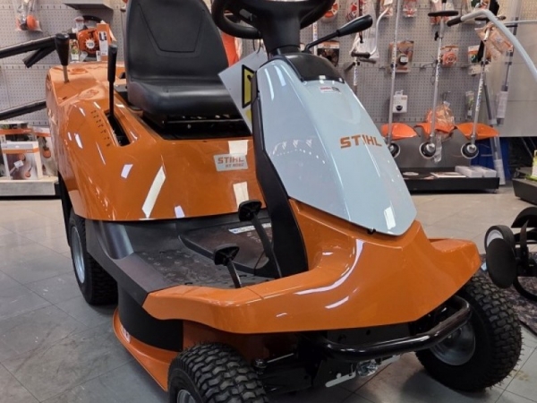 STIHL - 4082 RIDE ON MOWER - Image 1
