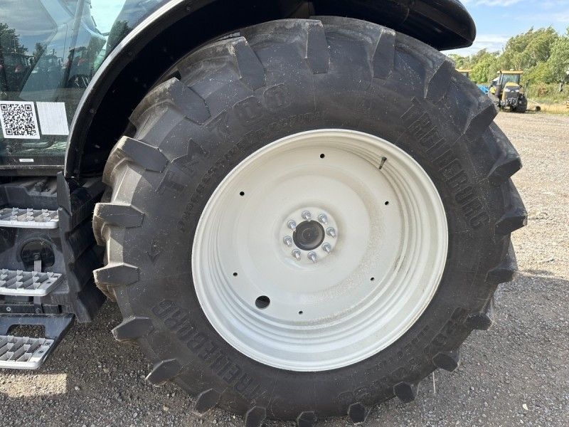 VALTRA - G135A TRACTOR AND LOADER - Image 6