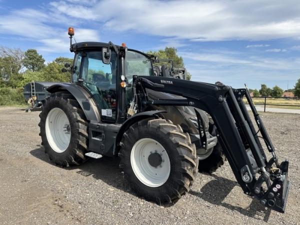 VALTRA - G135A TRACTOR AND LOADER - Image 1