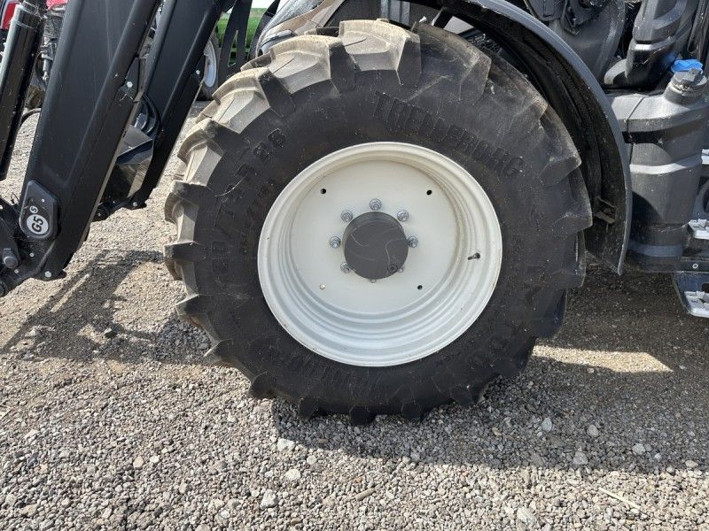 VALTRA - G135A TRACTOR AND LOADER - Image 5