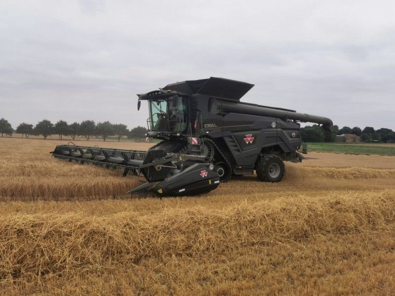 Massey Ferguson - Ideal 8T Combine - Image 2