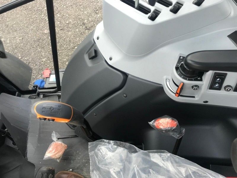 VALTRA - A85 SH 4WD TRACTOR - Image 5