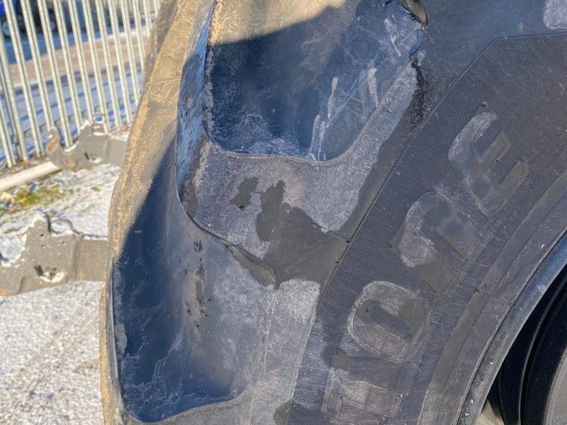 VALTRA - N155EA TRACTOR AND LOADER - Image 6