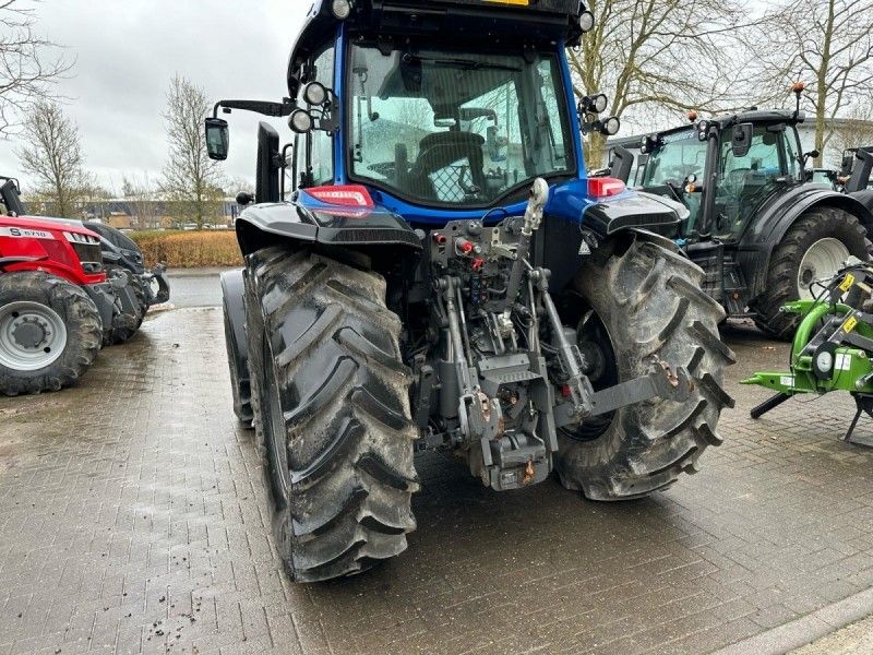 Valtra - G125EA and G5S Loader - Image 4