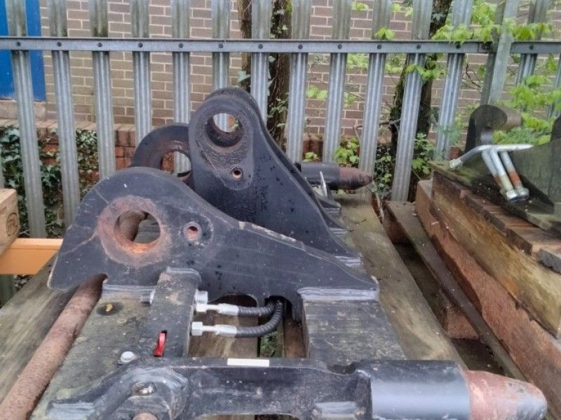 JCB - PIN AND CONE HEADSTOCK - Image 1