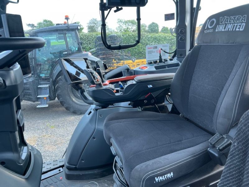 VALTRA - T175V 4WD TRACTOR - Image 6