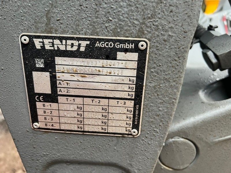 Fendt - 828 Tractor - Image 2