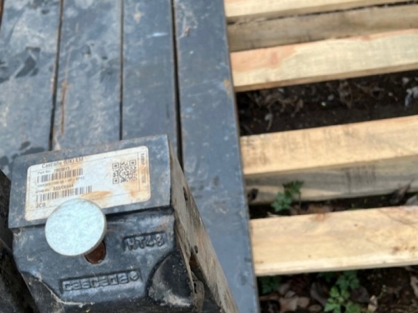 JCB - Pin and Cone Forks - Image 1