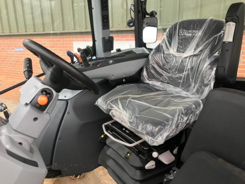 VALTRA - G135A 4WD TRACTOR - Image 8