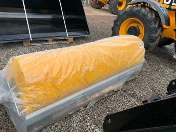 JCB - BUCKET BRUSH - Image 1