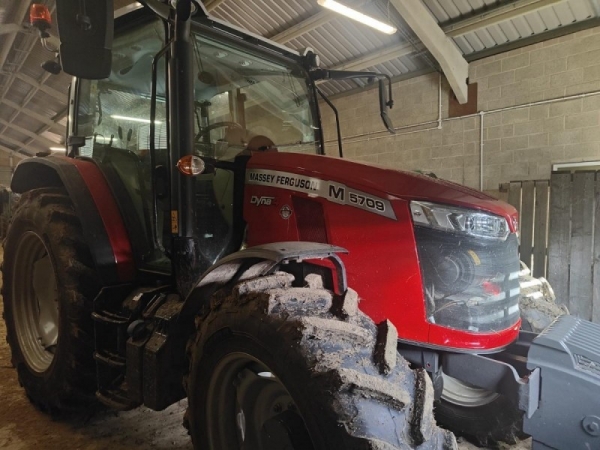 MASSEY FERGUSON - 5709M CAB TRACTOR - Image 1