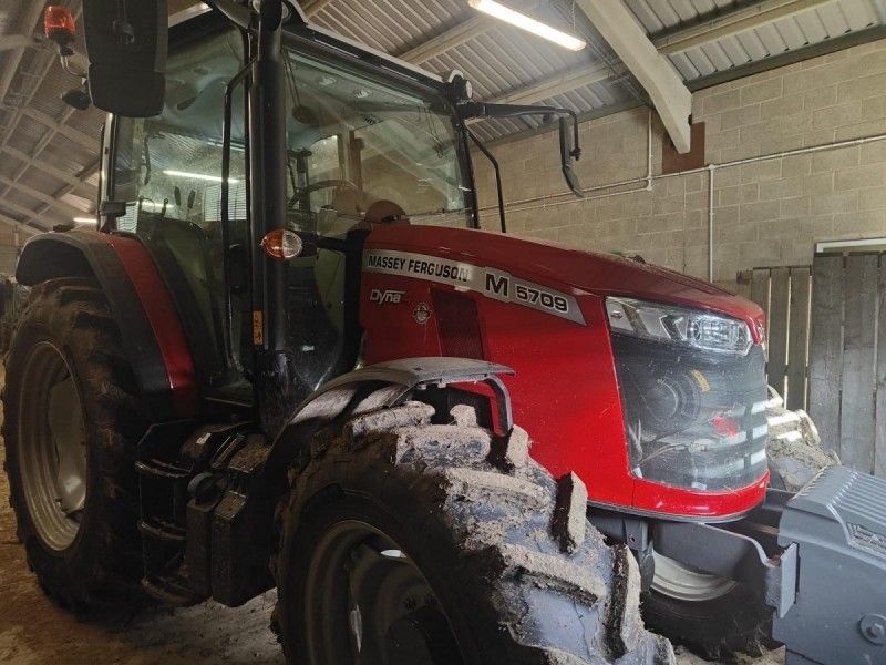 MASSEY FERGUSON - 5709M CAB TRACTOR - Image 1