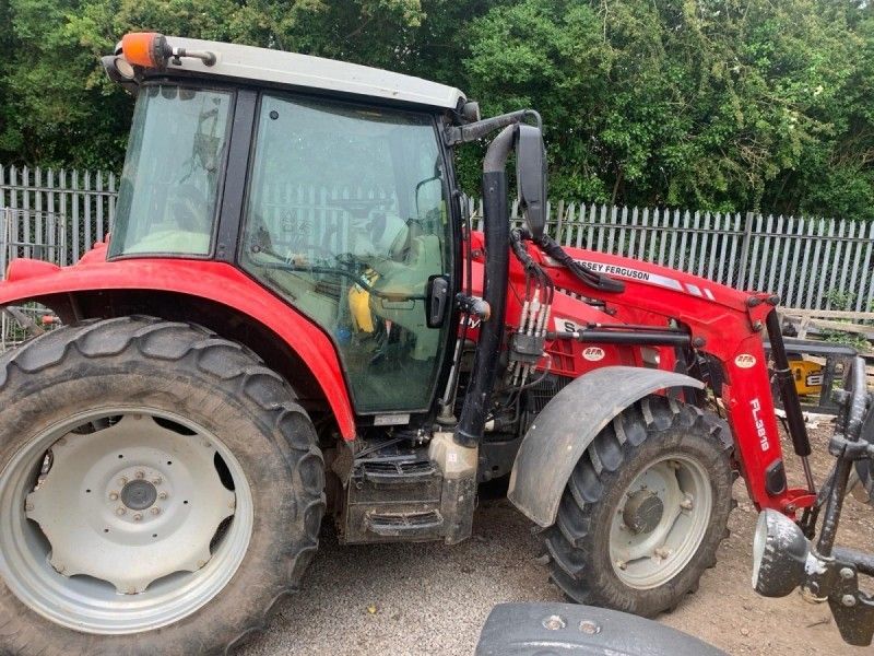 MASSEY FERGUSON - 5712S ESD4 4WD TRACTOR - Image 4