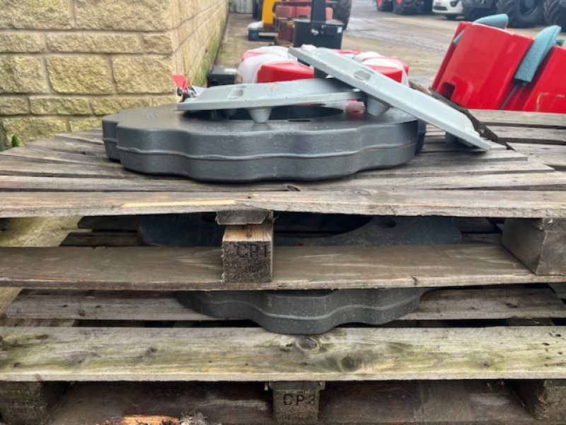 MASSEY FERGUSON - 2 X 250KG REAR WHEEL - Image 2