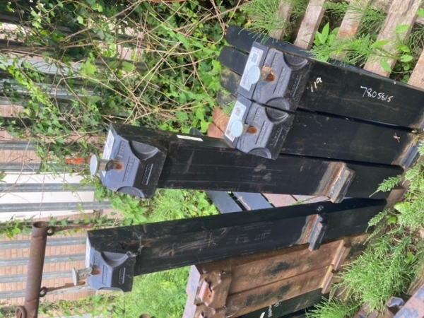 JCB - TALL PALLET TINES - Image 1