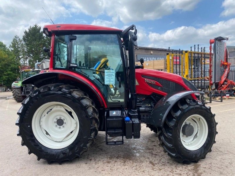 VALTRA - A115MH4 TRACTOR - Image 3