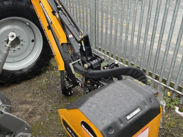 MCCONNEL - PA5562 HEDGECUTTER - Image 1