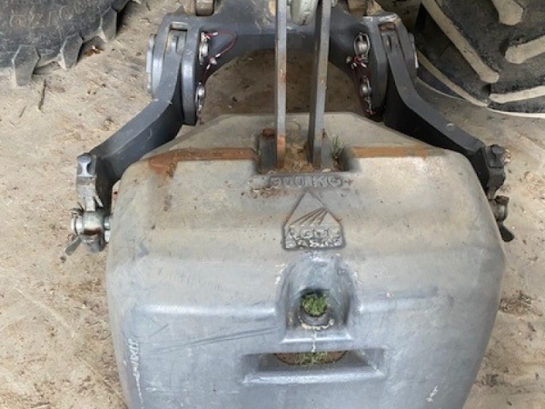 AGCO - 900KG FRONT WEIGHT - Image 1