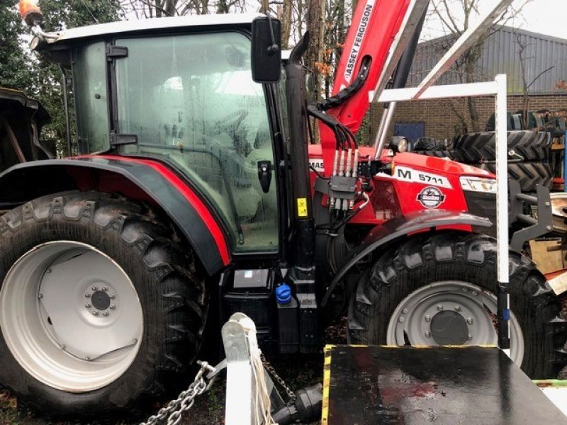 MASSEY FERGUSON - 5711M CAB 4WD TRACTOR - Image 2