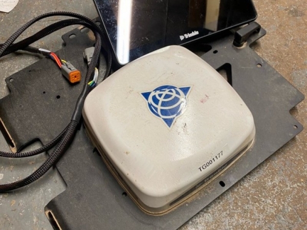TRIMBLE - GFX 750 SMS - Image 1