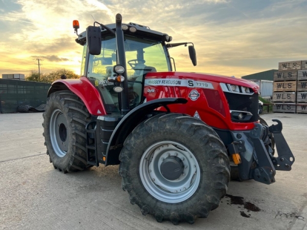 MASSEY FERGUSON - 7719S EXDV 4WD TRACTOR - Image 1