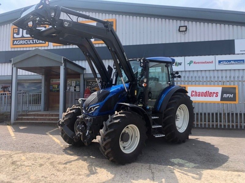 VALTRA - G125EA TRACTOR AND LOADER - Image 2