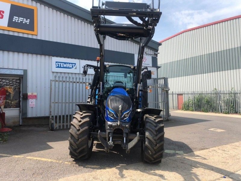 VALTRA - G125EA TRACTOR AND LOADER - Image 3