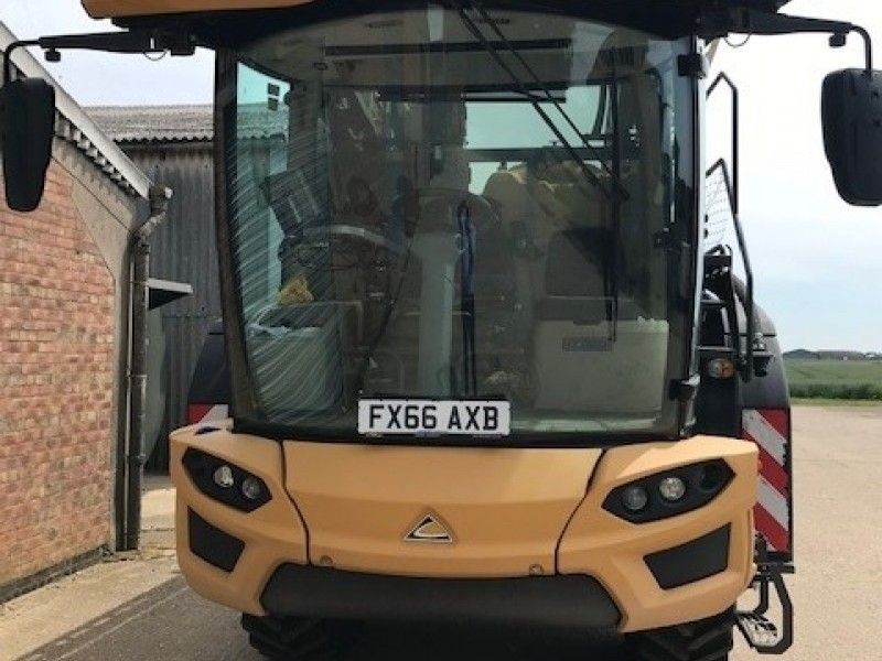 Challenger - ROGATOR 645 SP SPRAYER - Image 3