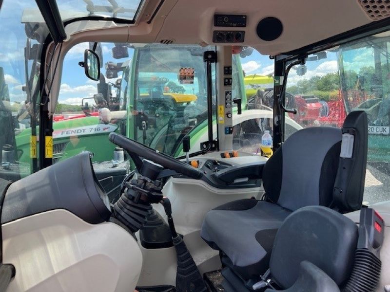 MASSEY FERGUSON - 4710M CAB TRACTOR - Image 4