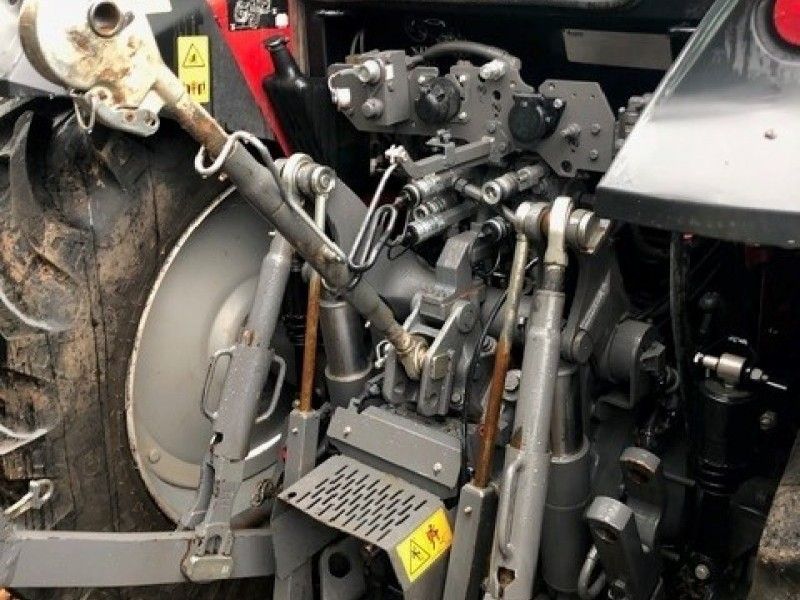 MASSEY FERGUSON - 5711M CAB 4WD TRACTOR - Image 4