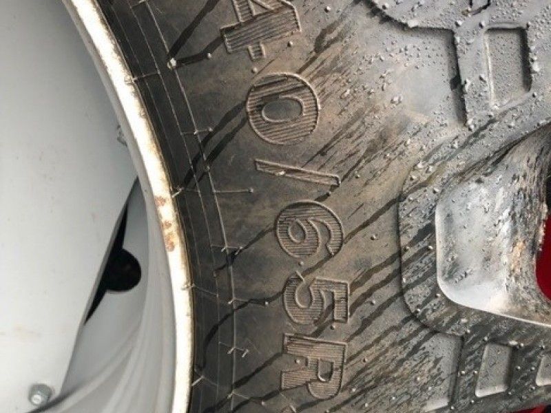 MASSEY FERGUSON - 5711M CAB 4WD TRACTOR - Image 5