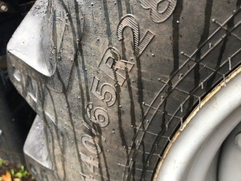 MASSEY FERGUSON - 5711M CAB 4WD TRACTOR - Image 6