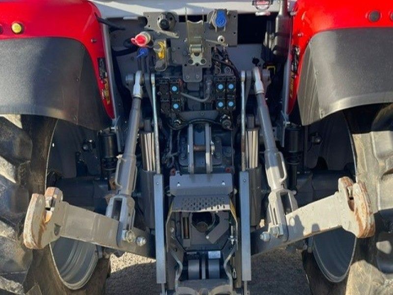 MASSEY FERGUSON - 5S.135 AND FL3819 LOADER - Image 4