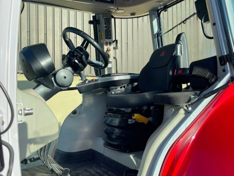 MASSEY FERGUSON - 5S.135 AND FL3819 LOADER - Image 7