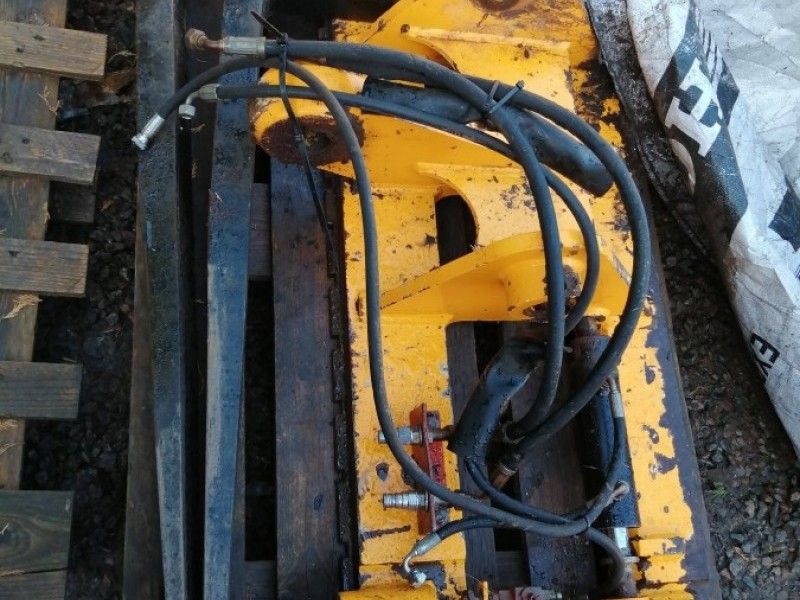 JCB - PIN AND CONE HEAD - Image 1