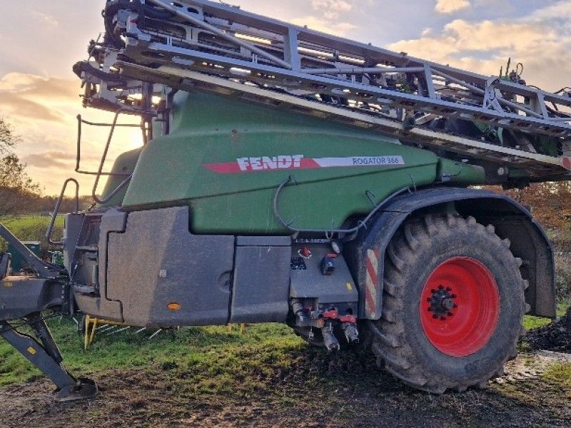 FENDT - 366 TRAILED SPRAYER - Image 2