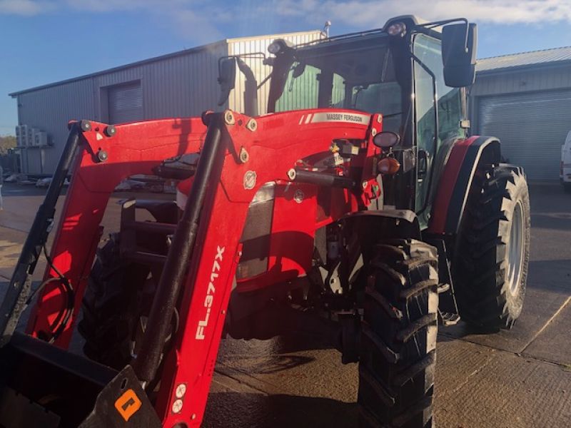MASSEY FERGUSON - 5711 TRACTOR - Image 1