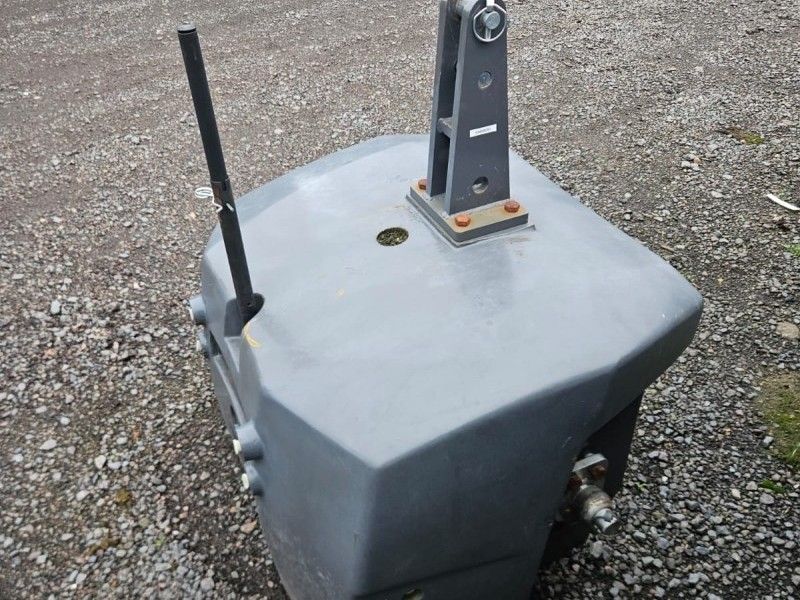 VALTRA - MONOBLOCK 2300KG WEIGHT - Image 1