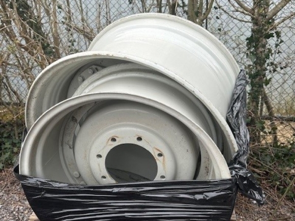 VALTRA - W14L R28 AND TD20 R38 RIM - Image 1
