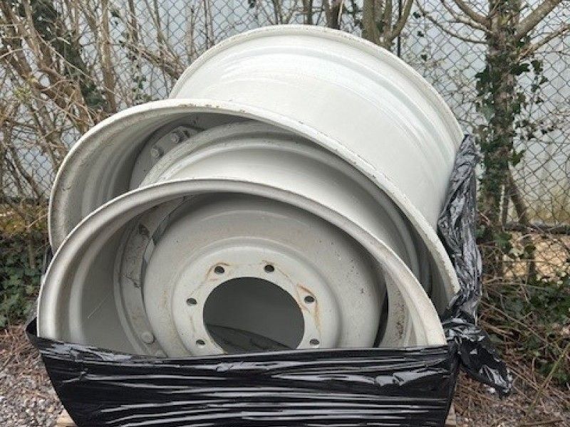 VALTRA - W14L R28 AND TD20 R38 RIM - Image 1