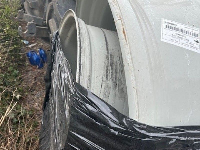 VALTRA - W14L R28 AND TD20 R38 RIM - Image 3