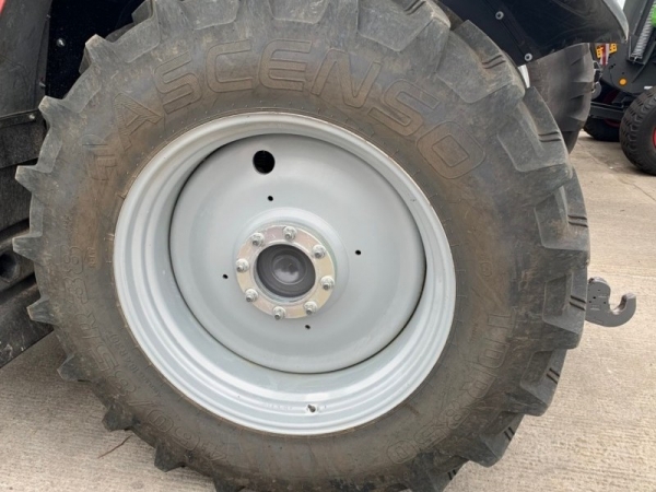 Massey Ferguson - 14.9R28 18.4R38 - Image 1