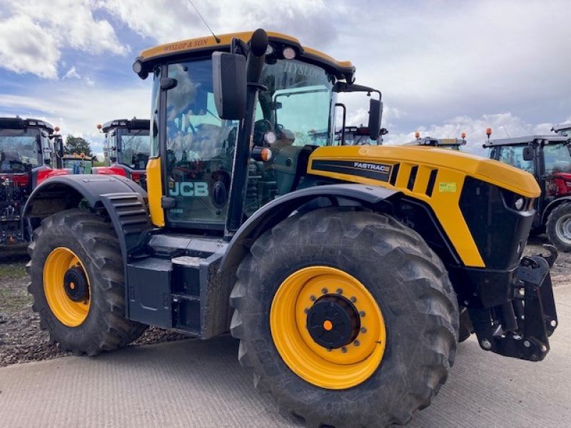 JCB - FASTRAC 4220 TRACTOR - Image 1