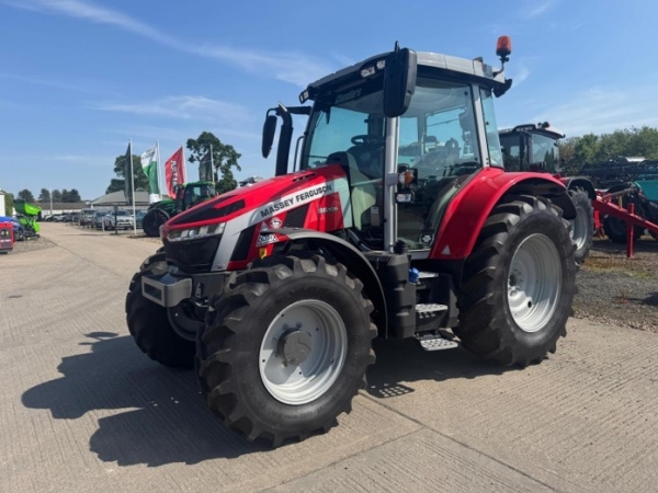 MASSEY FERGUSON - 5S.135 ESD6 4WD TRACTOR - Image 1