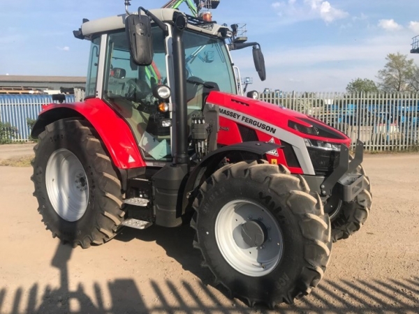 MASSEY FERGUSON - 5S.145 ESD6 TRACTOR - Image 1