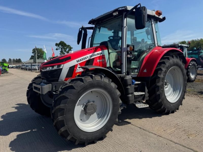 MASSEY FERGUSON - 5S.115 ESD4 TRACTOR - Image 1