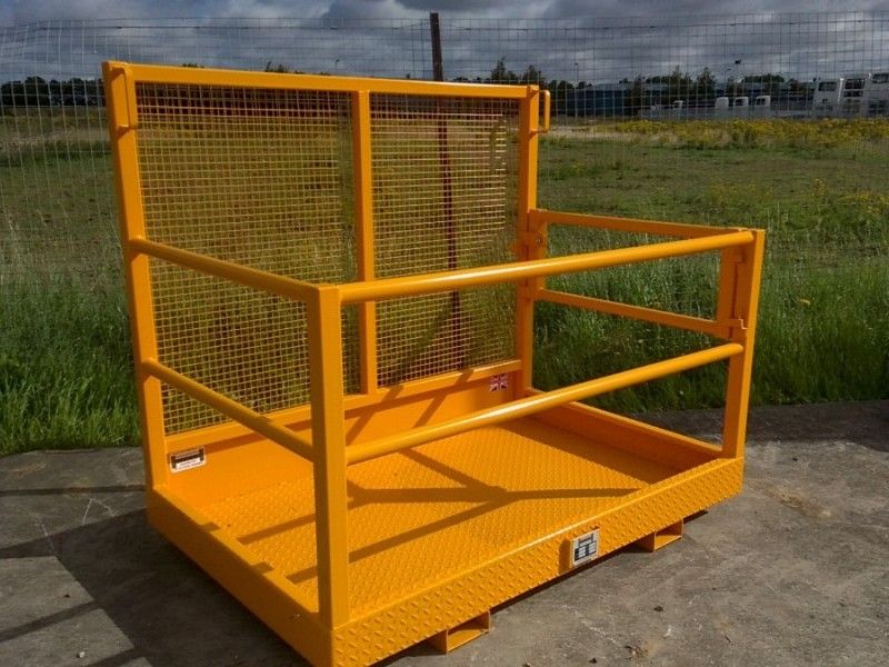 Hall Engineering - Man lift - Image 1